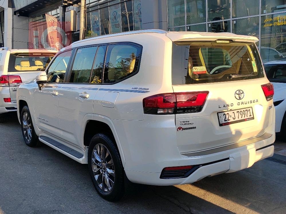 تۆیۆتا لاند کروزەر